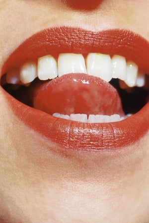 Do you have a dark, mossy-looking patch on your tongue? Call (212) 452-3344 to schedule a treatment consultation with our NYC cosmetic dentists today