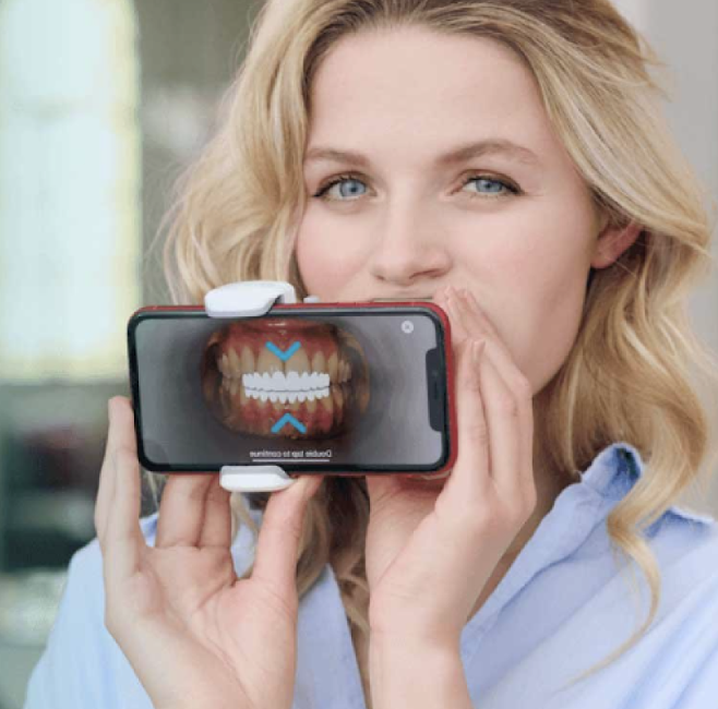 Person using Dental Monitoring 